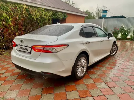 Toyota Camry 2019 года за 15 350 000 тг. в Алматы – фото 3