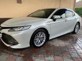 Toyota Camry 2019 года за 15 500 000 тг. в Алматы – фото 2