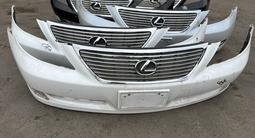 Передний бампер Ls460 за 1 000 тг. в Алматы