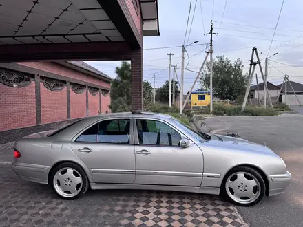 Mercedes-Benz E 320 1999 года за 7 000 000 тг. в Шымкент – фото 18