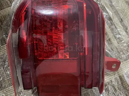 Туманка габарит плафон задний правый на бампер за 7 000 тг. в Алматы – фото 2