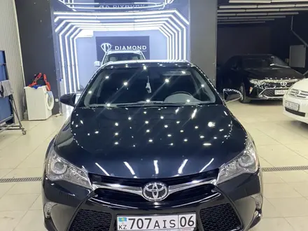 Toyota Camry 2015 года за 9 200 000 тг. в Атырау – фото 4