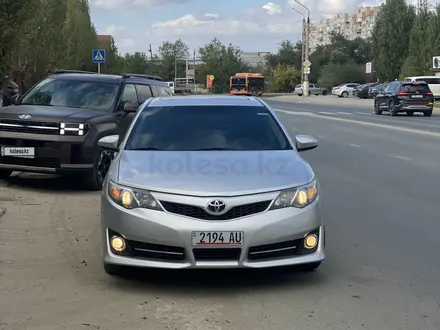 Toyota Camry 2014 года за 7 000 000 тг. в Актобе – фото 2