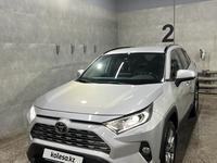 Toyota RAV4 2020 года за 16 800 000 тг. в Астана