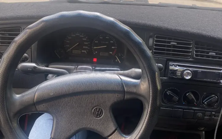 Volkswagen Golf 1993 года за 950 000 тг. в Астана