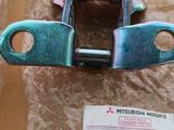 Петля двери на все модели Mitsubishi за 15 000 тг. в Алматы – фото 2