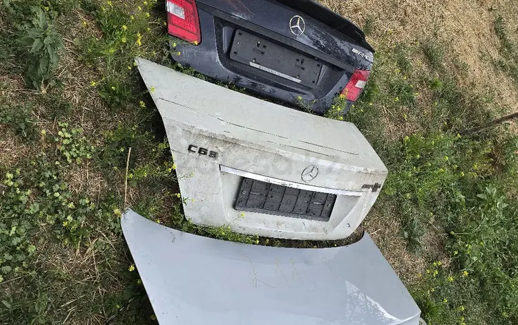 W204 крышка багажника за 707 тг. в Шымкент