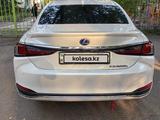 Lexus ES 300h 2019 года за 19 500 000 тг. в Астана