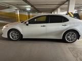 Toyota Camry 2018 года за 13 900 000 тг. в Астана – фото 2