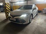 Toyota Camry 2018 года за 13 900 000 тг. в Астана