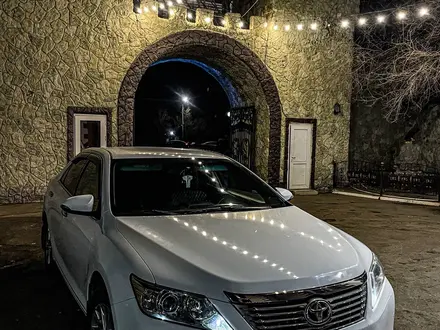 Toyota Camry 2013 года за 7 600 000 тг. в Атырау – фото 2