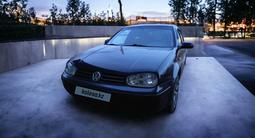 Volkswagen Golf 2001 года за 2 600 000 тг. в Астана