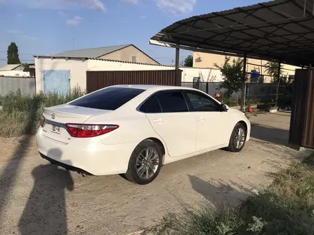 Toyota Camry 2016 года за 7 500 000 тг. в Атырау – фото 28