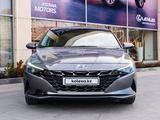 Hyundai Elantra 2023 года за 11 390 000 тг. в Астана – фото 2