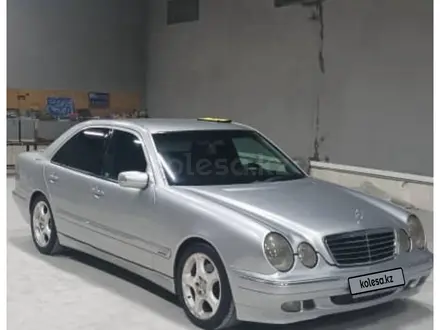 Mercedes-Benz E 320 1999 года за 4 100 000 тг. в Шымкент – фото 2