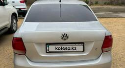 Volkswagen Polo 2011 года за 2 600 000 тг. в Актау – фото 2