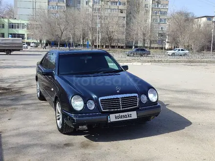 Mercedes-Benz E 240 1997 года за 2 400 000 тг. в Актобе