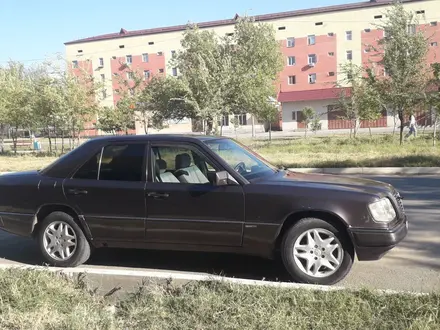 Mercedes-Benz E 230 1992 года за 1 050 000 тг. в Туркестан – фото 6