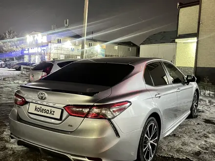 Toyota Camry 2018 года за 10 300 000 тг. в Астана