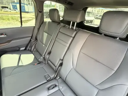 Toyota Land Cruiser 2024 года за 49 900 000 тг. в Астана – фото 11