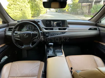 Lexus ES 250 2018 года за 22 000 000 тг. в Шымкент – фото 12