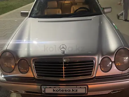 Mercedes-Benz E 200 1996 года за 3 900 000 тг. в Астана