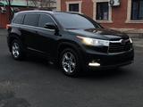 Toyota Highlander 2016 года за 11 500 000 тг. в Атырау