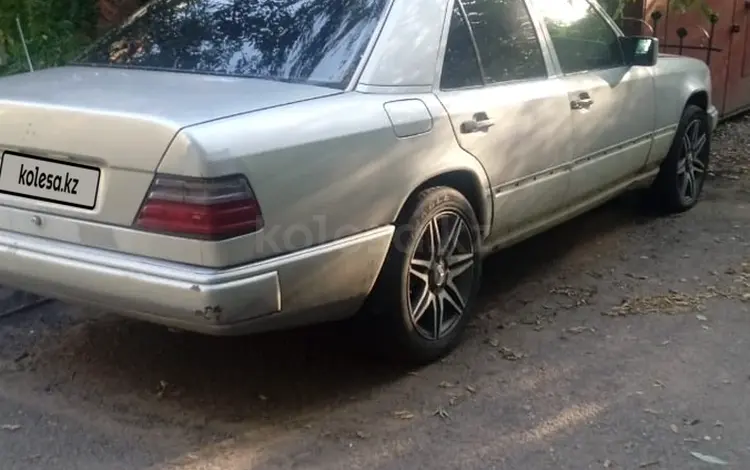 Mercedes-Benz E 200 1995 годаfor1 150 000 тг. в Астана