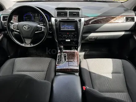 Toyota Camry 2017 года за 11 500 000 тг. в Актобе – фото 5