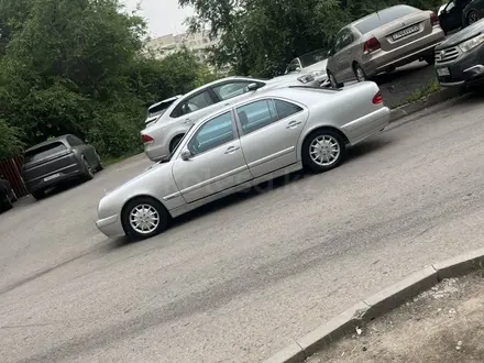 Mercedes-Benz E 320 1999 года за 6 200 000 тг. в Атырау