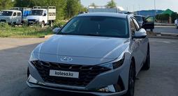 Hyundai Elantra 2023 года за 8 700 000 тг. в Уральск – фото 2