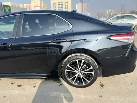 Toyota Camry 2020 года за 12 900 000 тг. в Алматы – фото 4