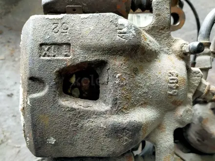 Тормозной суппорт на Toyota Previa Estima за 15 000 тг. в Астана