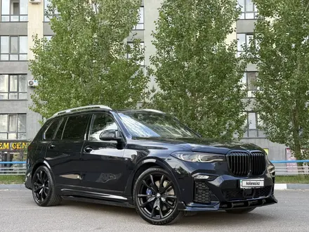 BMW X7 2022 года за 47 000 000 тг. в Астана