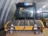 CAT  Каток CAT CB10 асфальтовый вибрационный 2022 года за 49 500 000 тг. в Усть-Каменогорск – фото 3