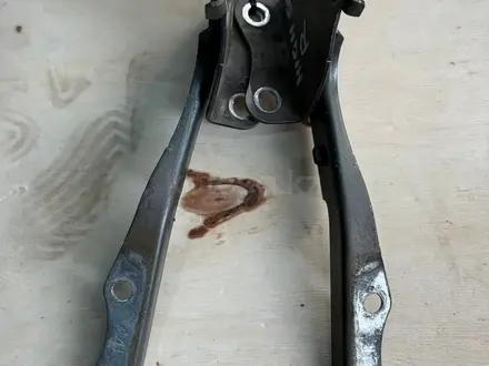 Петли капота на Тойота Хайландер/Highlander за 45 000 тг. в Алматы