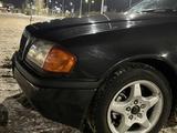 Mercedes-Benz C 200 1995 года за 1 800 000 тг. в Астана – фото 3