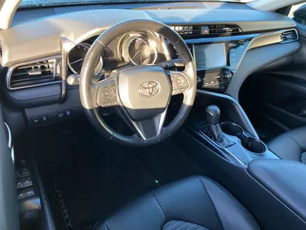 Toyota Camry 2019 года за 10 780 000 тг. в Алматы – фото 8