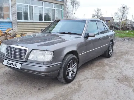 Mercedes-Benz E 220 1994 года за 2 000 000 тг. в Кокшетау