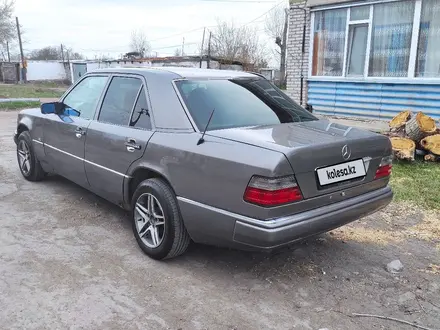 Mercedes-Benz E 220 1994 года за 2 000 000 тг. в Кокшетау – фото 4