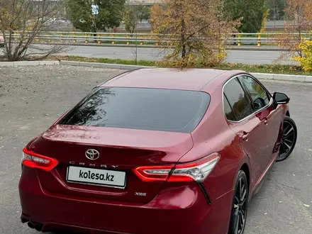 Toyota Camry 2018 года за 13 900 000 тг. в Алматы – фото 2