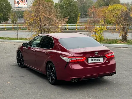 Toyota Camry 2018 года за 13 900 000 тг. в Алматы – фото 5