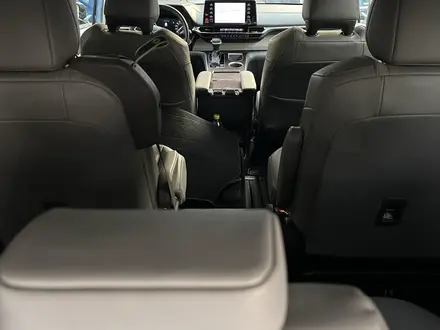 Toyota Sienna 2023 года за 22 700 000 тг. в Алматы – фото 27