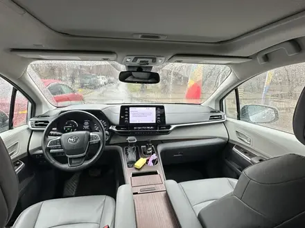 Toyota Sienna 2023 года за 22 700 000 тг. в Алматы – фото 28