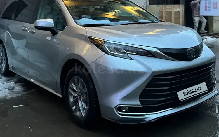 Toyota Sienna 2023 года за 22 700 000 тг. в Алматы