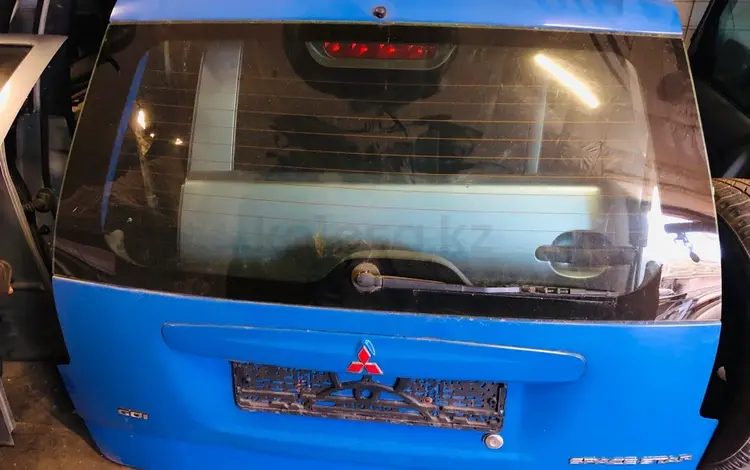 Крышка багажника Спейс Стар в сборе привозная за 45 000 тг. в Алматы