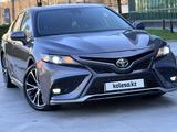 Toyota Camry 2019 года за 11 350 000 тг. в Алматы – фото 2