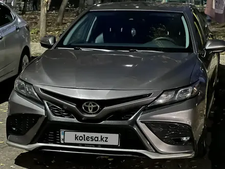 Toyota Camry 2019 года за 11 350 000 тг. в Алматы – фото 14