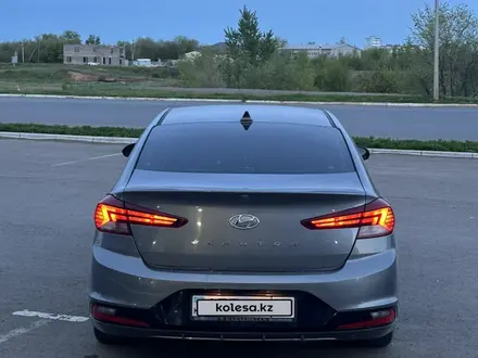 Hyundai Elantra 2018 года за 5 700 000 тг. в Уральск – фото 4