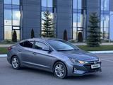Hyundai Elantra 2018 года за 6 600 000 тг. в Уральск – фото 2